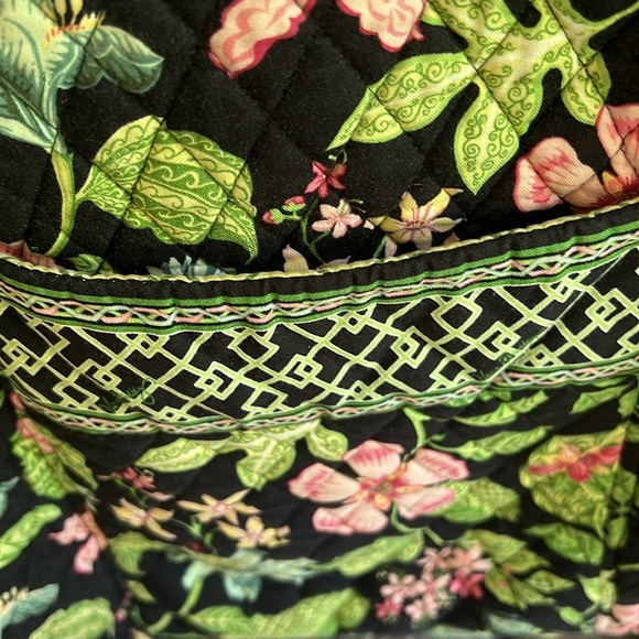VERA BRADLY Beautiful & Practical Quilted Botanical Tote Bag 🔥🔥🔥 - Picture 5 of 15